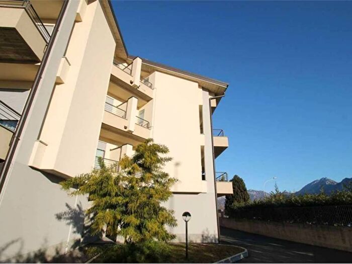 Appartamento trilocale in vendita in via Statale, Garlate