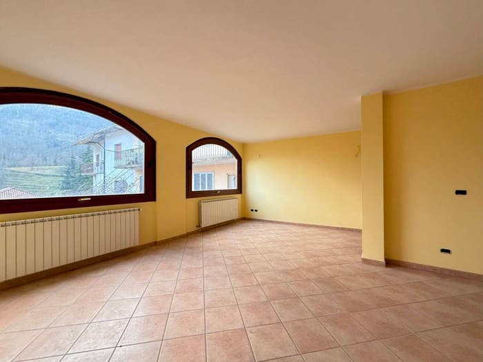 Appartamento trilocale in vendita in Via Mologno, Casazza