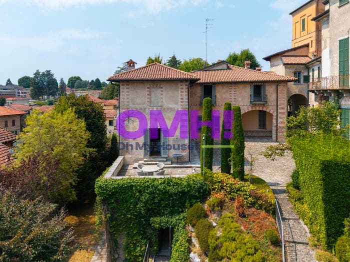 Casa con 6 locali in vendita in Via C Benizzi, Centro, Azzate