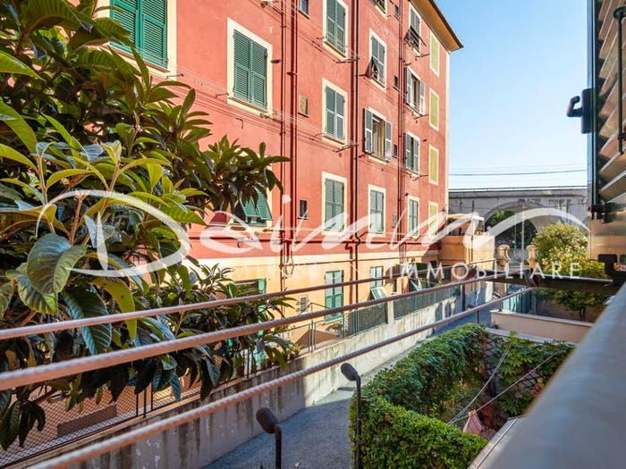 Appartamento trilocale in vendita in Via Calcapere, Quarto, Genova