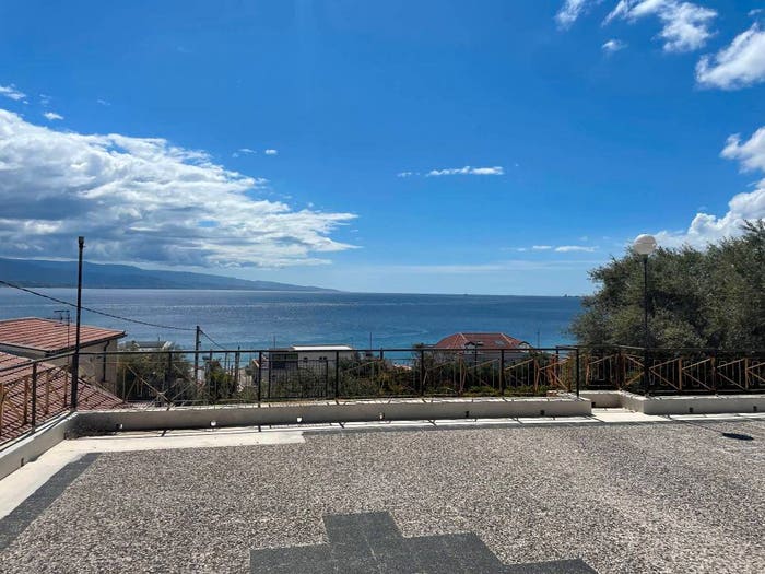 Casa con 6 locali in vendita in Svincolo Torrente Guardia, Sant'Agata, Messina