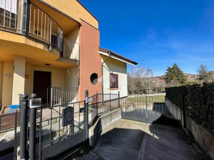 Casa quadrilocale in vendita in Via Porta Pia, Cuceglio