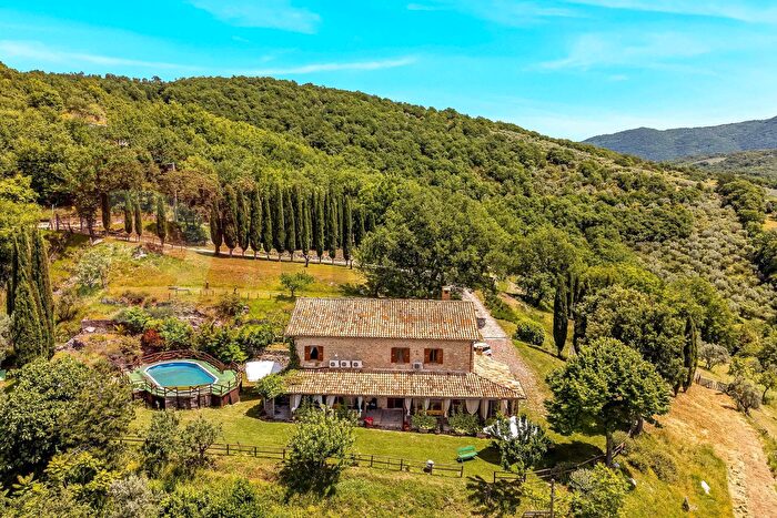 Casa con 9 locali in vendita in Località San Paolo Alto, Scandriglia