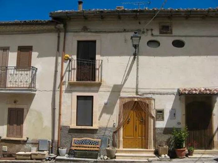 Casa trilocale in vendita in Via Bominaco, Fagnano Alto