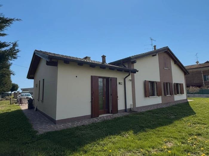 Casa quadrilocale in vendita in Via Bastiglia, Tramuschio, Mirandola