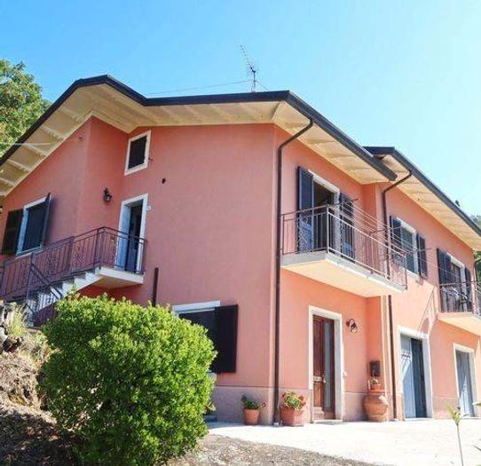 Casa con 6 locali in vendita in Località Antigo, Fivizzano