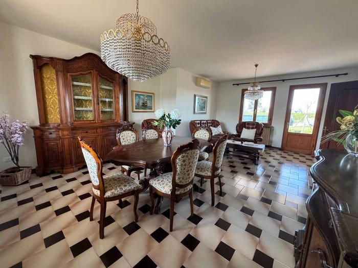 Casa con 6 locali in vendita in Maserada sul Piave