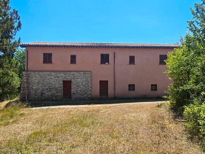 Casa con 6 locali in vendita in Vocabolo Caldognola, Nocera Umbra