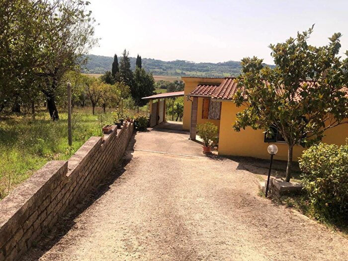 Casa trilocale in vendita in Vocabolo Cupa, Forano