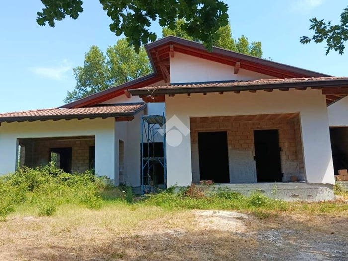 Casa con 6 locali in vendita in Via Latina, Alatri
