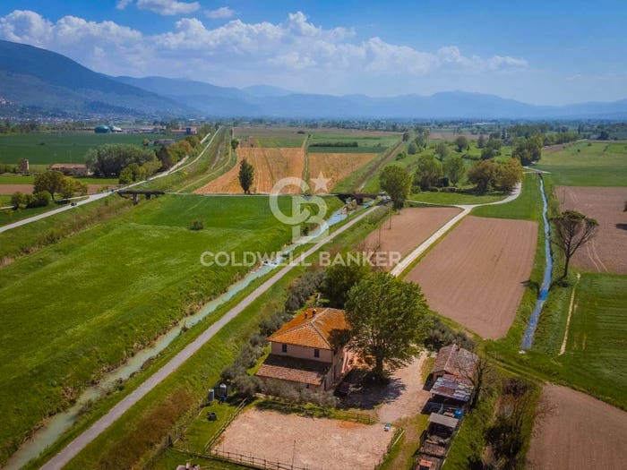 Casa con 5 locali in vendita in Montefalco