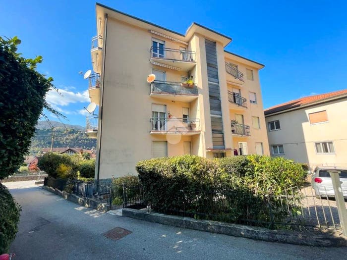 Appartamento trilocale in vendita in Via Giacomo Matteotti, Porto Ceresio