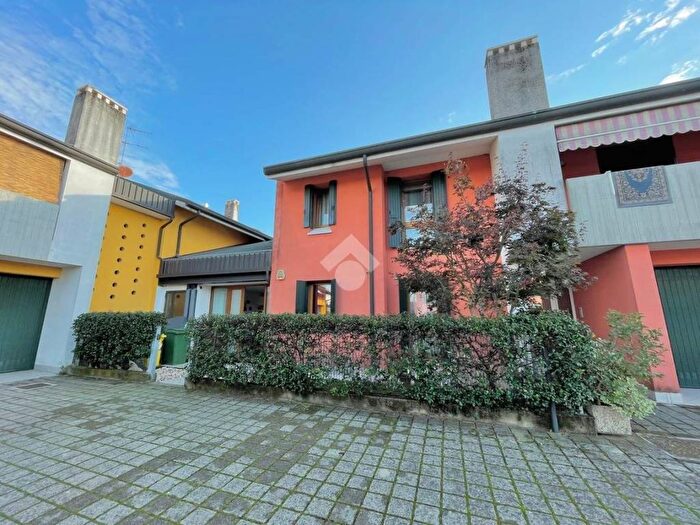 Appartamento trilocale in vendita in Via Ramoneto, Centro, Piombino Dese