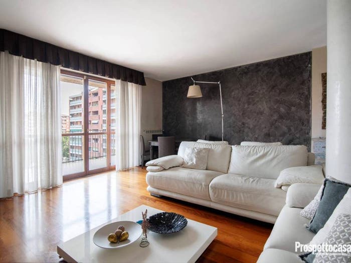 Appartamento trilocale in vendita in Via Lorenteggio, Inganni, Milano