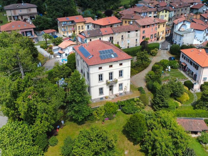Casa con 6 locali in vendita in Via Carolina Pugliese, Centro, CadeglianoViconago