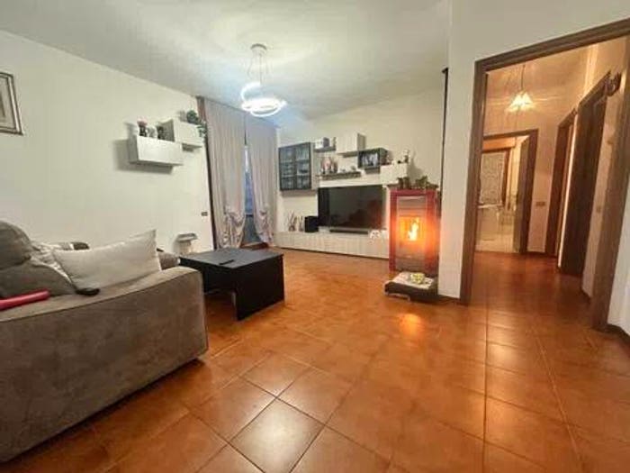 Appartamento con 6 locali in vendita in Via Bagni SNC, Bagni, Podenzana