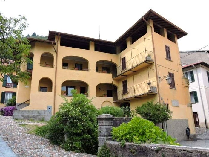 Casa con 6 locali in vendita in Via Chioso, Castello Cabiaglio