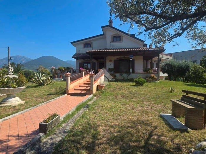 Casa con 6 locali in vendita in Via marandoli, San Salvatore Telesino