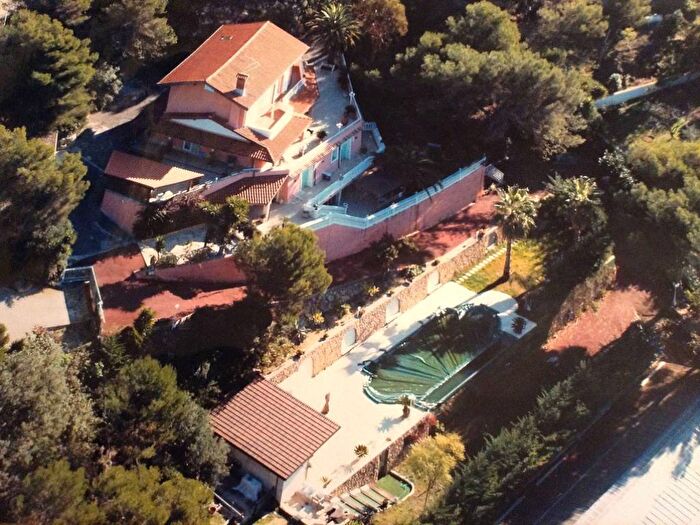 Casa con 6 locali in vendita in Centro, Camporosso