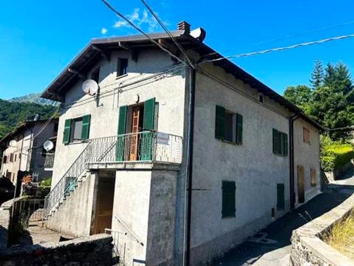 Casa con 5 locali in vendita in Fivizzano
