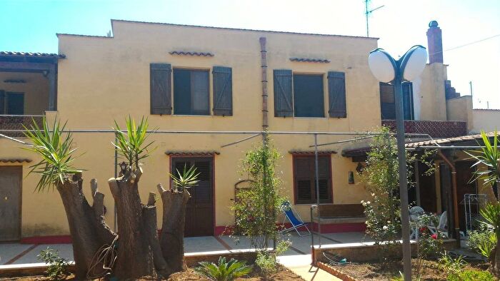 Casa con 5 locali in vendita in Via Marcanzotta SNC, Trapani