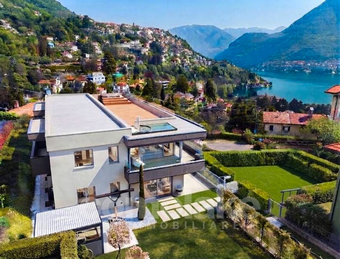 Casa con 6 locali in vendita in Via della Libertà, Cernobbio