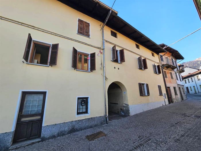 Appartamento con 6 locali in vendita in Via santuario d'Oropa, Favaro, Biella