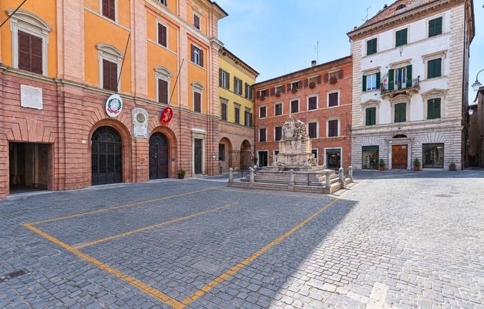 Appartamento quadrilocale in vendita in Vicolo del Ginnasio, Centro Storico, Jesi