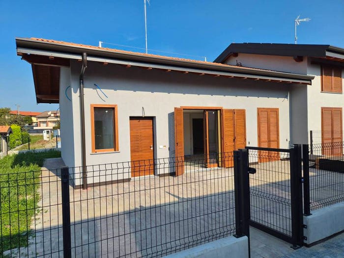 Casa trilocale in vendita in Via Don Angelo Sassi, Centro, Fino Mornasco