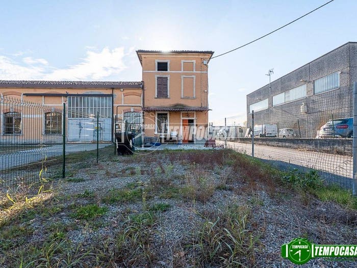Casa quadrilocale in vendita in Via Malvicino, Centro, Castel San Giovanni