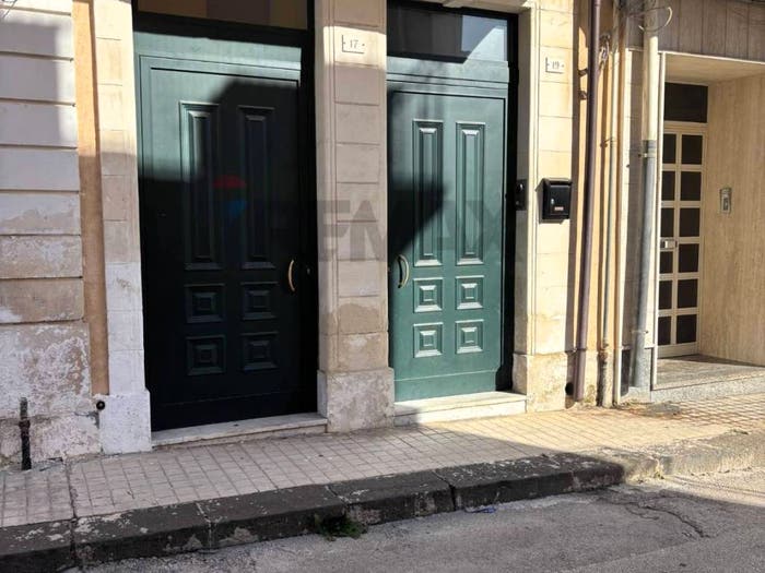 Casa con 5 locali in vendita in Via Giuliano, Floridia