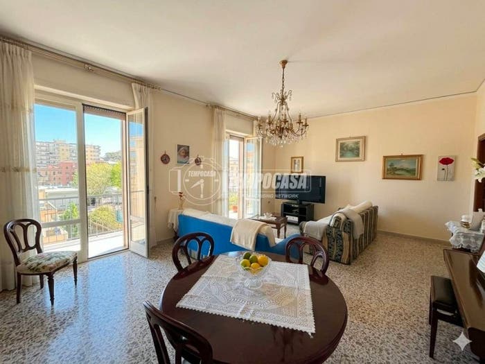 Appartamento con 5 locali in vendita in Via Bernardo Cavallino, Zona Ospedaliera, Napoli