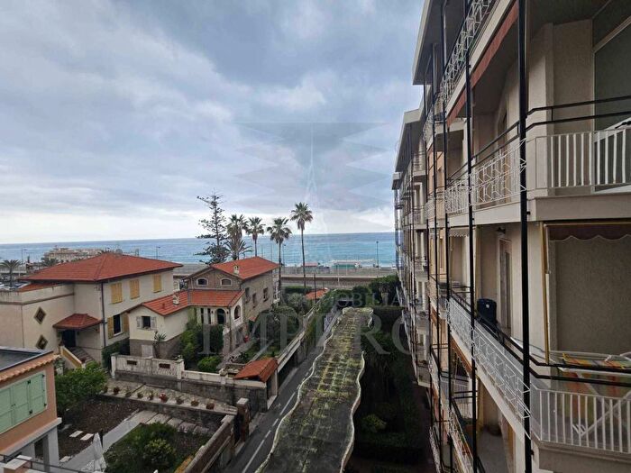 Appartamento trilocale in vendita in Via Vittorio Emanuele II, Centro, Bordighera