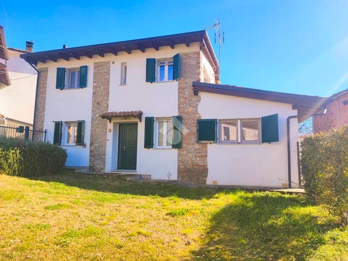 Casa con 6 locali in vendita in Frazione Magostino, Berzano di Tortona