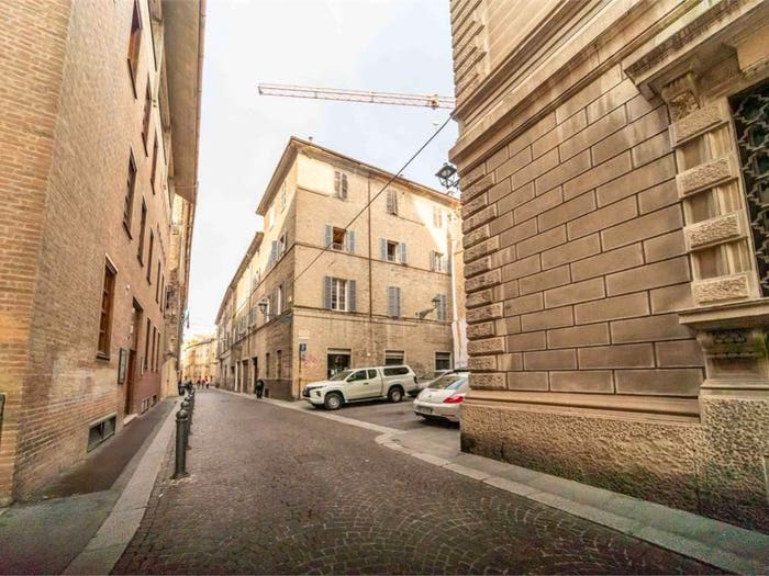 Appartamento quadrilocale in vendita in strada Università, Centro Storico, Parma