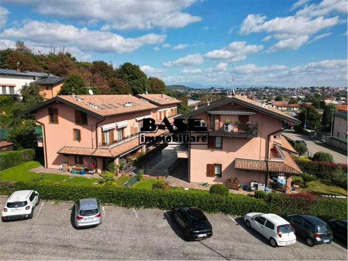 Appartamento trilocale in vendita in Cucciago
