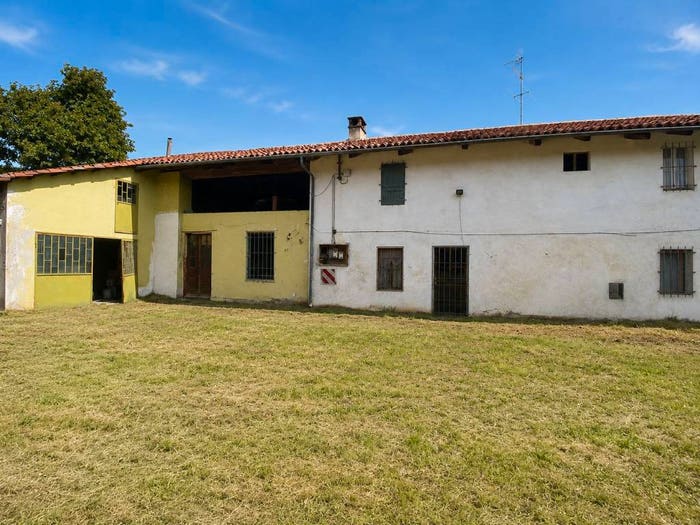 Casa con 6 locali in vendita in Via Martiri, Centro, Ceresole Alba