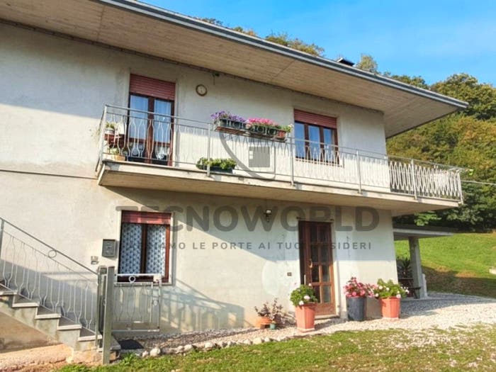 Casa con 6 locali in vendita in chiesa di san sebastiano valli del pasubio, Centro, Valli del Pasubio