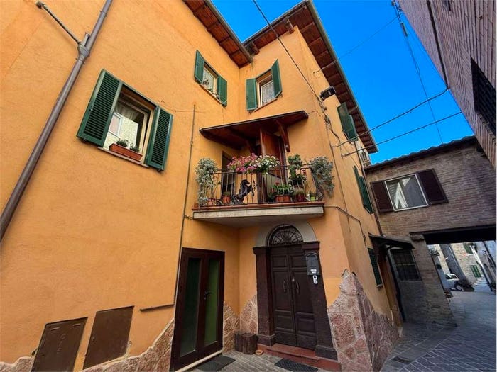 Appartamento con 6 locali in vendita in via incerta, Palazzo Petrignano, Assisi