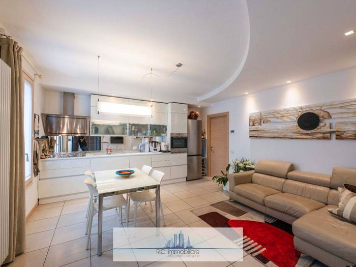 Appartamento trilocale in vendita in Via Giuseppe Garibaldi, Centro, Nembro