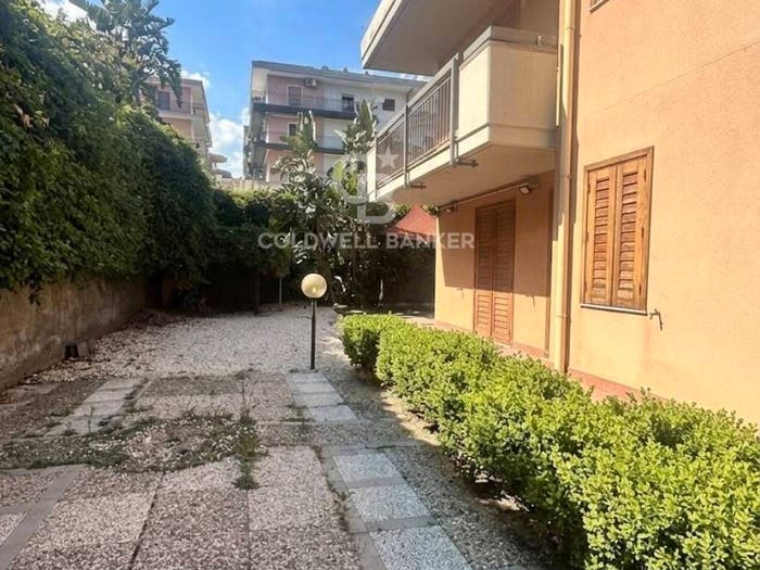 Casa con 6 locali in vendita in Via Lecco, Centro, Aci Catena