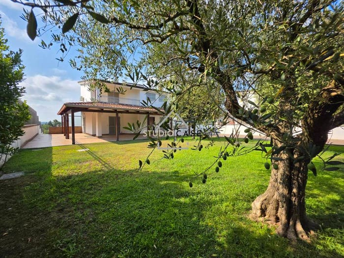Casa con 6 locali in vendita in Via Cocci, Quarto