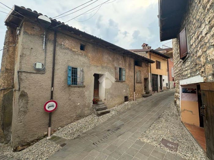 Casa quadrilocale in vendita in Via Mascherpinga, Centro, Adrara San Martino