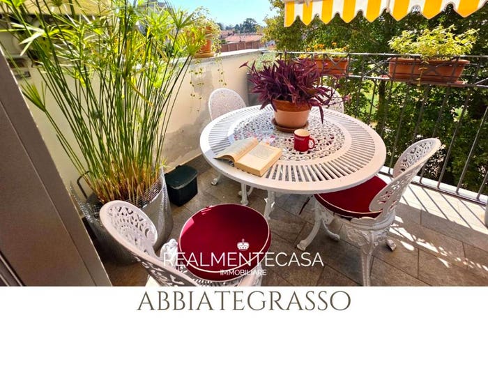 Appartamento trilocale in vendita in Via Vincenzo Bellini, Abbiategrasso