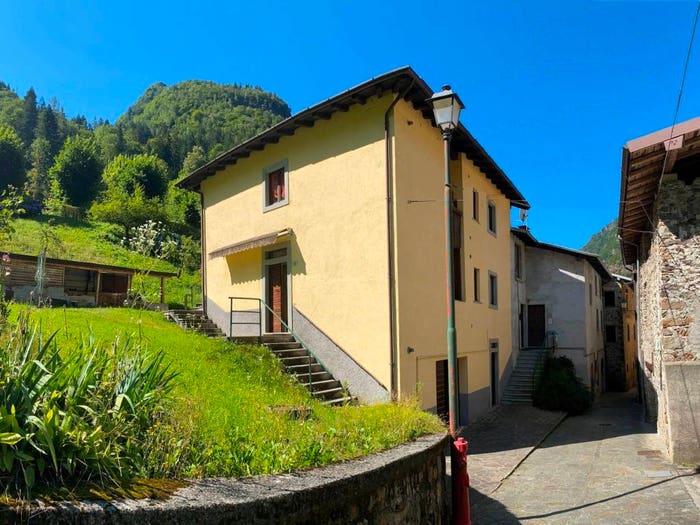 Casa con 6 locali in vendita in Via Eugenio Cantoni, Fondra, Isola di Fondra