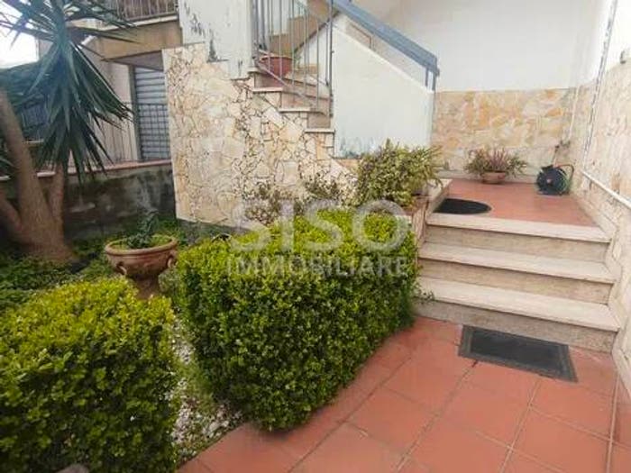 Casa con 6 locali in vendita in Circonvallazione Paolo Russo Basile, Centro, Aci Catena