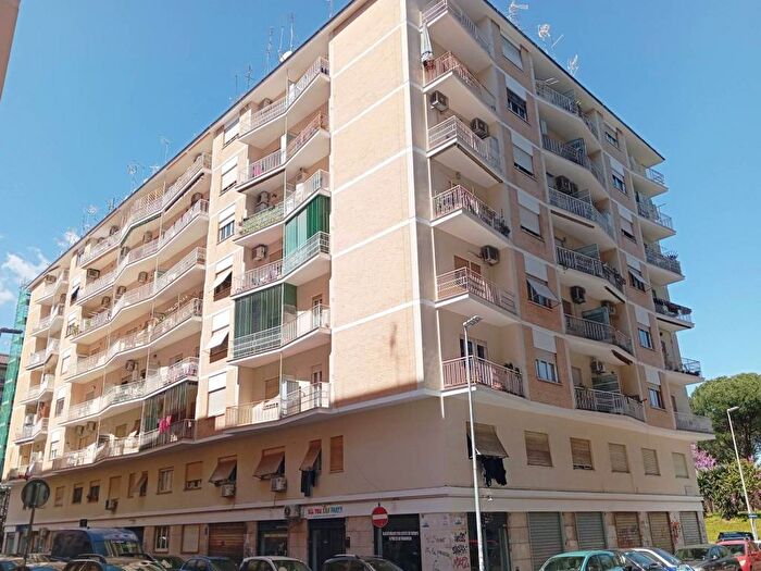 Appartamento trilocale in vendita in Via Venzone, Villa Gordiani, Roma