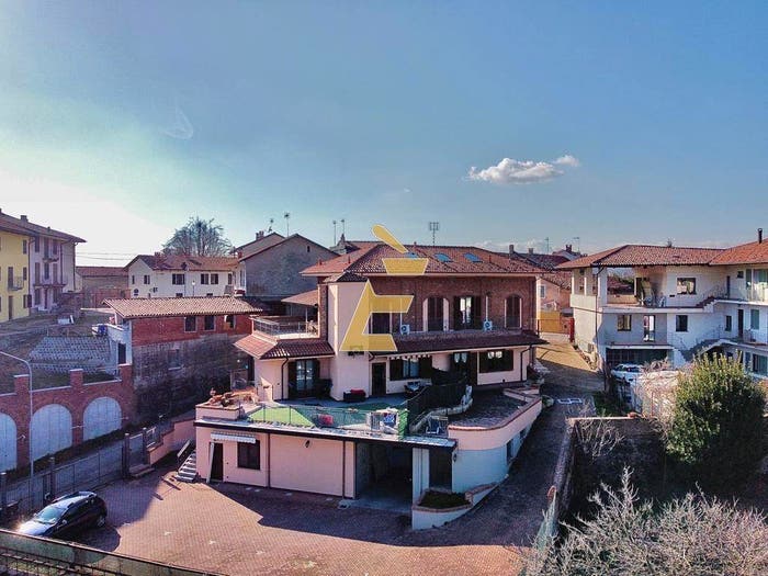 Appartamento quadrilocale in vendita in Via Roma, Centro, Marentino