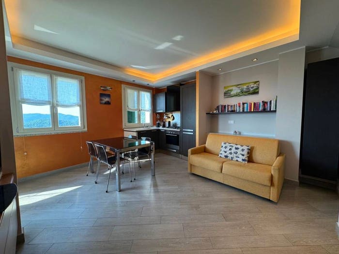 Appartamento trilocale in vendita in Via Giuseppe Mazzini, Centro, Magliolo