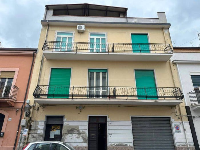 Appartamento con 6 locali in vendita in Via Giuseppe Garibaldi, Centro, Barcellona Pozzo di Gotto